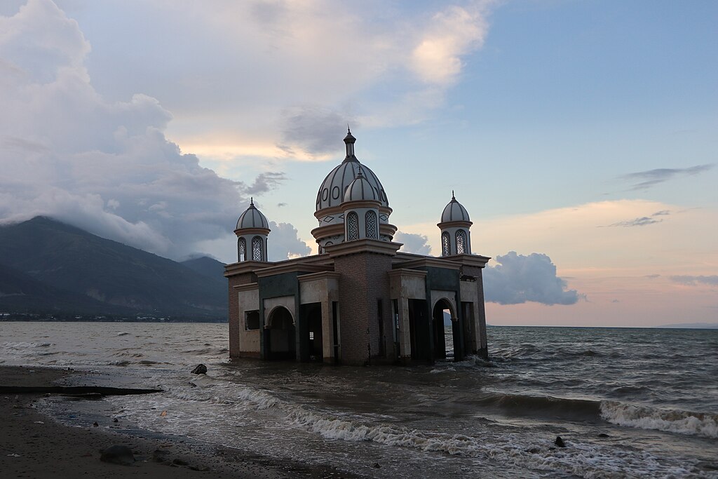 1024px-Masjid_Arqam_Babu_Rahman_002.jpg