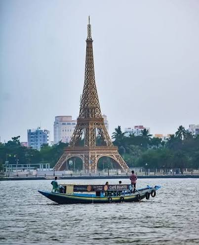 Eiffel tower at Eco Park at Kolkata.jpg