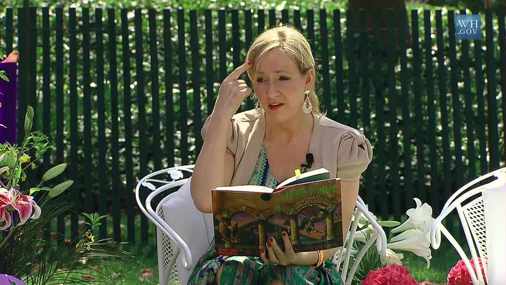 j-k-rowling-at-the-white-house-2010-04-05-8-b22513.jpg